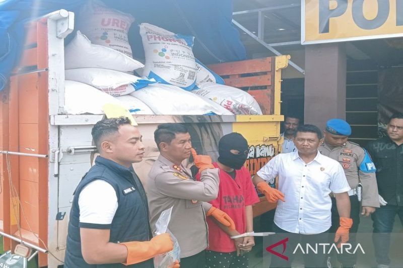 TNI-Polri Awasi Distribusi Pupuk Bersubsidi di Sampang, Cegah Penyelewengan
