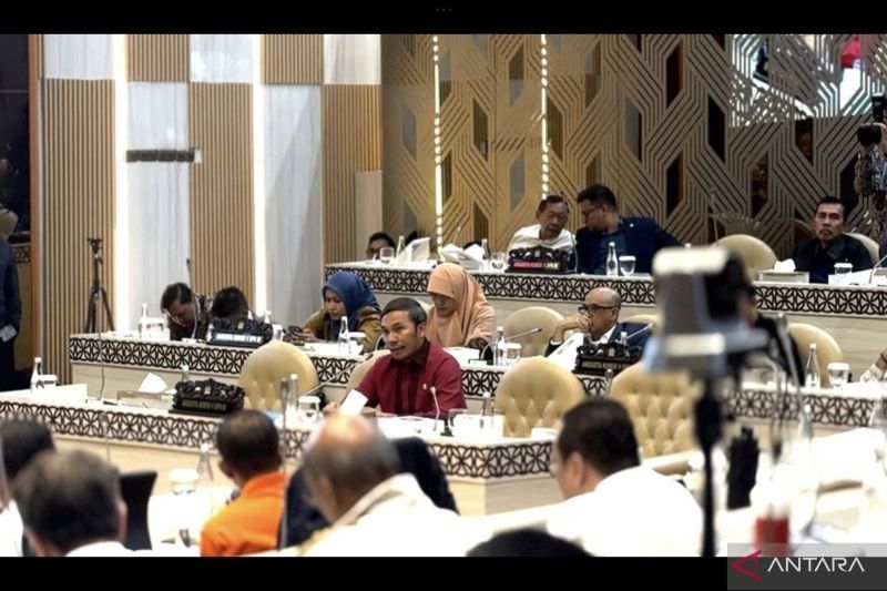 DPR Desak Percepatan Perbaikan Jalan Nasional Jambi-Sumbar yang Rusak Parah