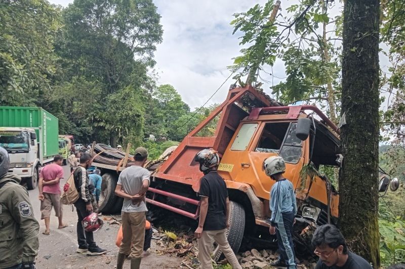 Kecelakaan Beruntun di Padang Panjang: 12 Luka-luka Akibat Truk Rem Blong