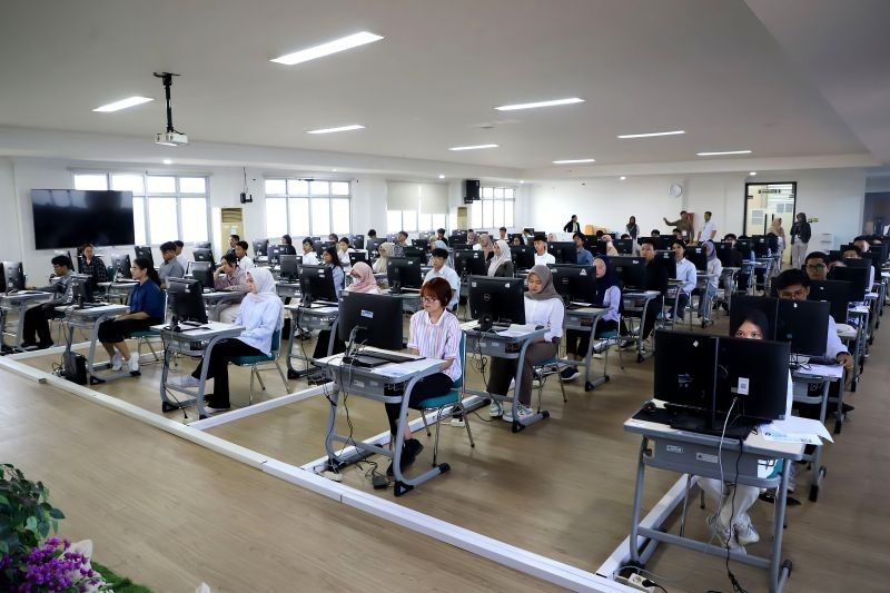 Ribuan Peserta Ikuti UTBK-SNBT di UPNVJ, Rektor Tekankan Pelayanan Terbaik