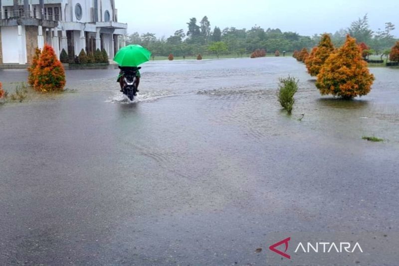 Hujan Ringan hingga Lebat Diprediksi Guyur Kota-Kota Besar Indonesia Hari Ini