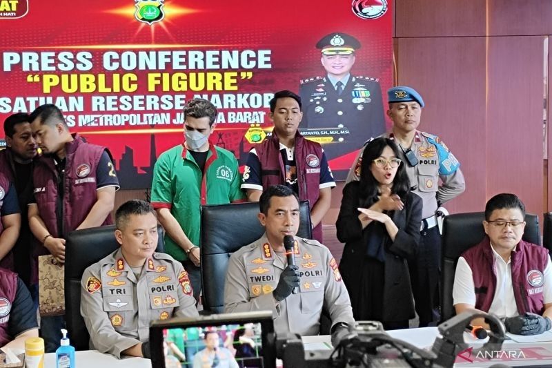 Fachry Albar Kembali Terjerat Narkoba: Polisi Sebut untuk Tenangkan Pikiran