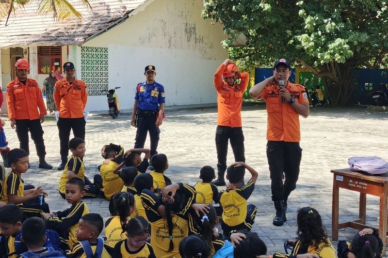 Mitigasi Bencana Gempa: Ratusan Siswa Kepulauan Seribu Ikuti Simulasi Kesiapsiagaan