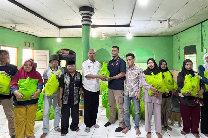 SMBR dan Baznas Salurkan 400 Paket Sembako untuk Korban Banjir Bandarlampung