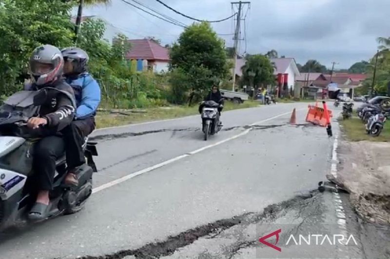DPRD Kaltim Desak Pemerintah Segera Perbaiki Jalan Samarinda-Balikpapan yang Terdampak Tanah Bergerak