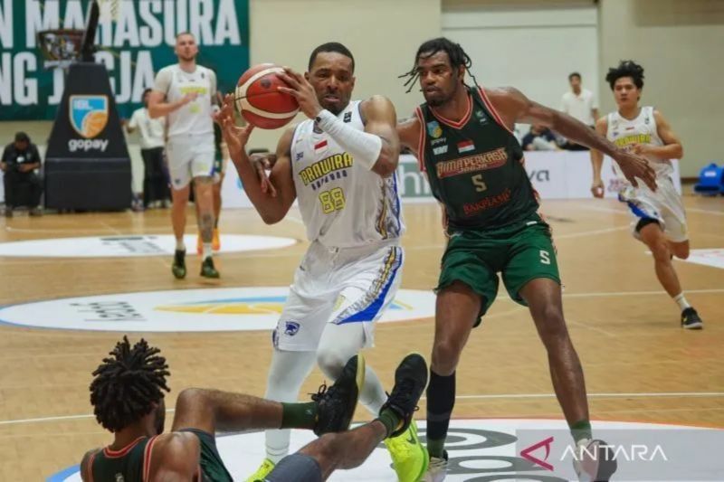 Prawira Bandung Hancurkan Bima Perkasa Jogja di IBL Gopay 2025