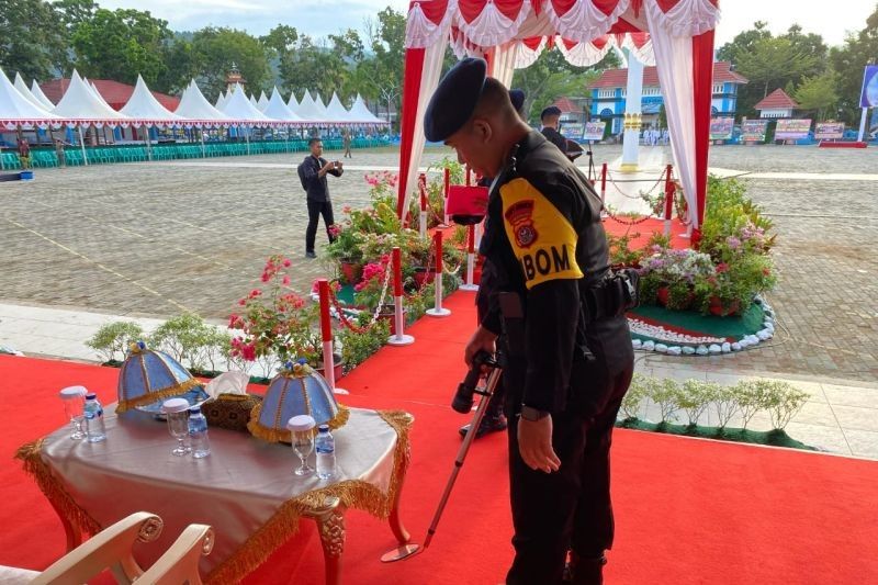 Brimob Sterilisasi Lokasi Upacara HUT Sultra ke-61 di Kolaka, Pastikan Keamanan Tamu dan Masyarakat