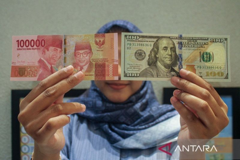 Rupiah Melemah 7 Poin di Perdagangan Senin Pagi