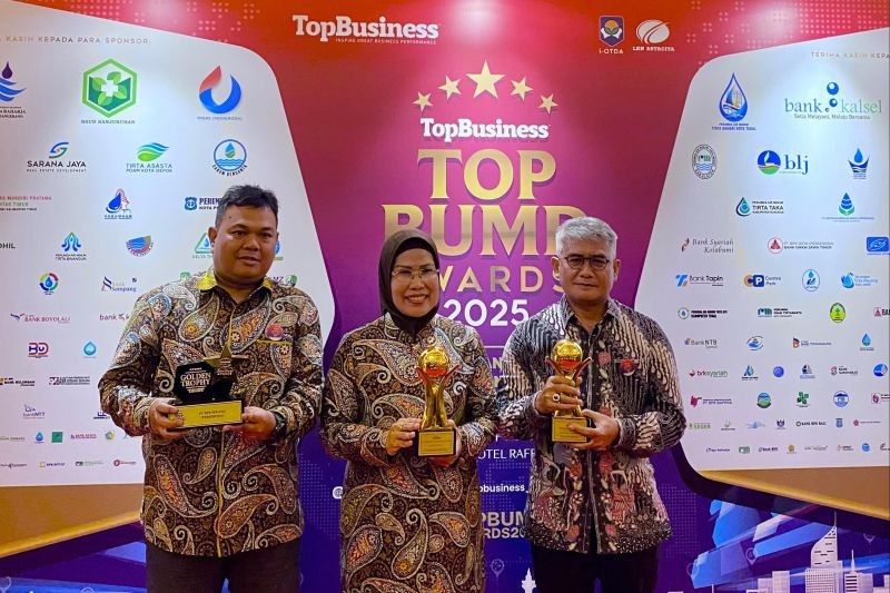 Bupati Serang Raih Penghargaan Top Pembina BUMD Award 2025
