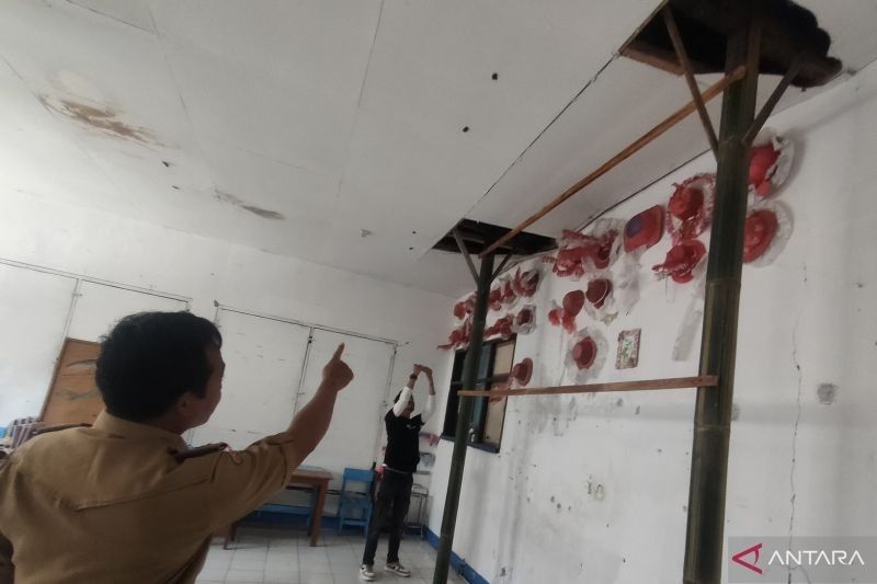 Ruang Kelas SDN Bojongherang Nyaris Ambruk, Pemkab Cianjur Segera Perbaiki