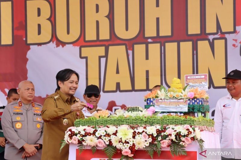 Pemprov-Polda Kalsel Gelar Pasar Murah 1.000 Sembako untuk Pekerja