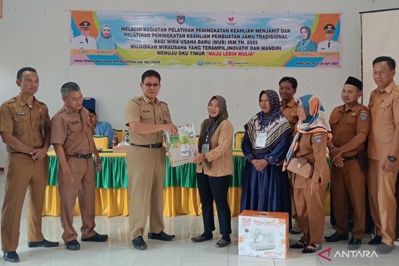OKU Timur Salurkan Bantuan untuk Wirausaha Baru, Dorong Pelaku IKM Berkembang