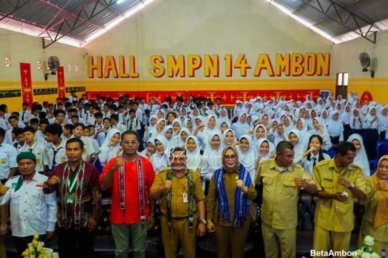 Ambon Wujudkan Kota Pintar: Pemkot Edukasi Literasi Digital di Sekolah