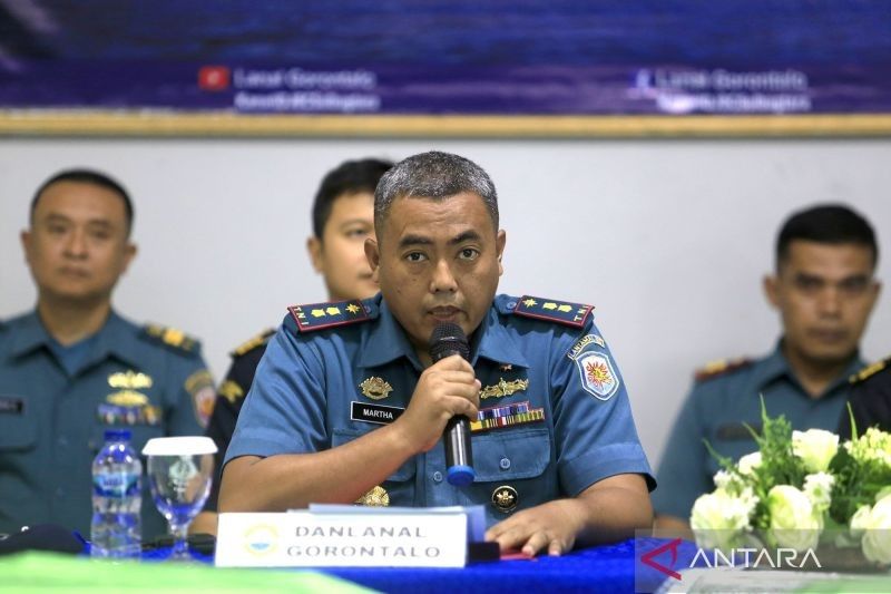 TNI AL Gorontalo Perangi Rokok Ilegal di Laut: 445.800 Batang Rokok Disita!
