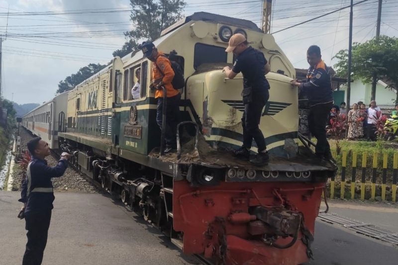 KA Ijen Ekspres Tabrak Truk di Jember, Terlambat 2 Jam Lebih