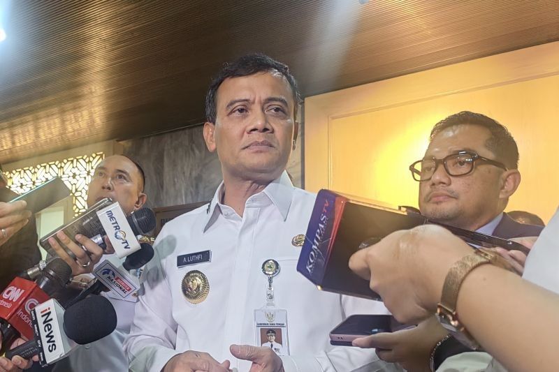 Gubernur Jateng Tolak Sekolah Siswa Bermasalah di Barak TNI, Pilih Jalur Hukum