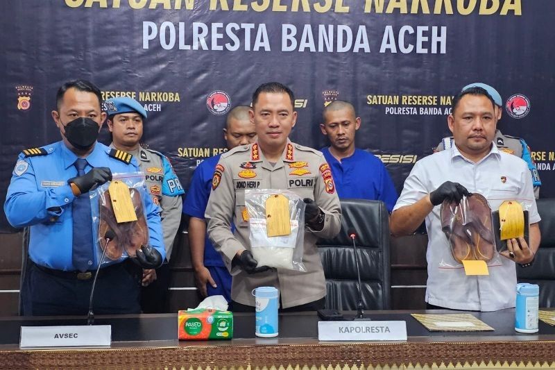 Selundupkan 900 Gram Sabu, Dua Warga Bogor Ditangkap di Bandara SIM Aceh