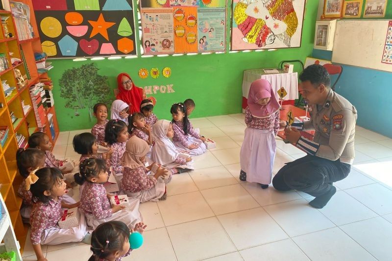 Polres Lingga Tanamkan Kesadaran Tertib Lalu Lintas Sejak Usia Dini
