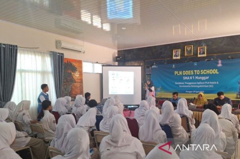 Srikandi PLN Belitung Sosialisasikan Keselamatan Ketenagalistrikan di SMA Negeri 1 Manggar