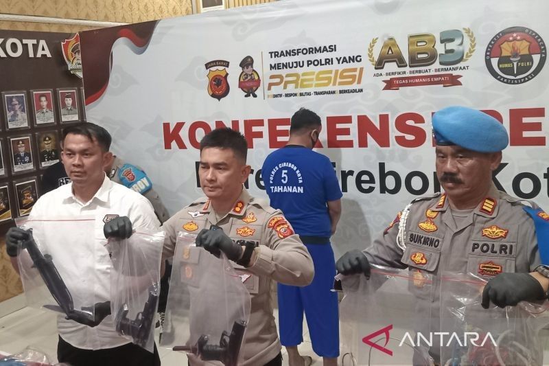 Polisi Ringkus Pelaku Perampasan Motor Bersenjata Api di Cirebon