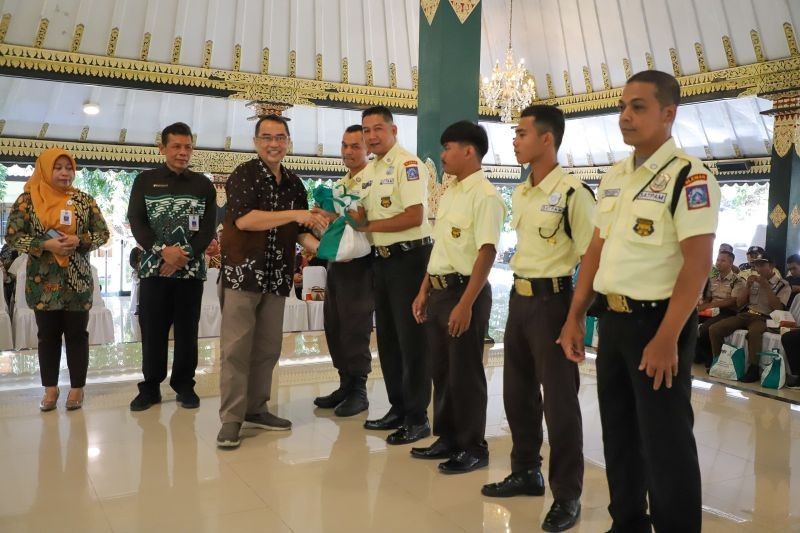 Pemkab Sleman Berikan Sembako untuk Petugas Keamanan dalam Peringatan Hari Jadi ke-109