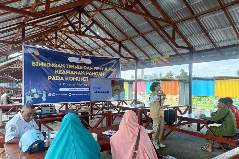 BPOM Mimika Edukasi Pedagang Pasar Sentral Timika tentang Keamanan Pangan