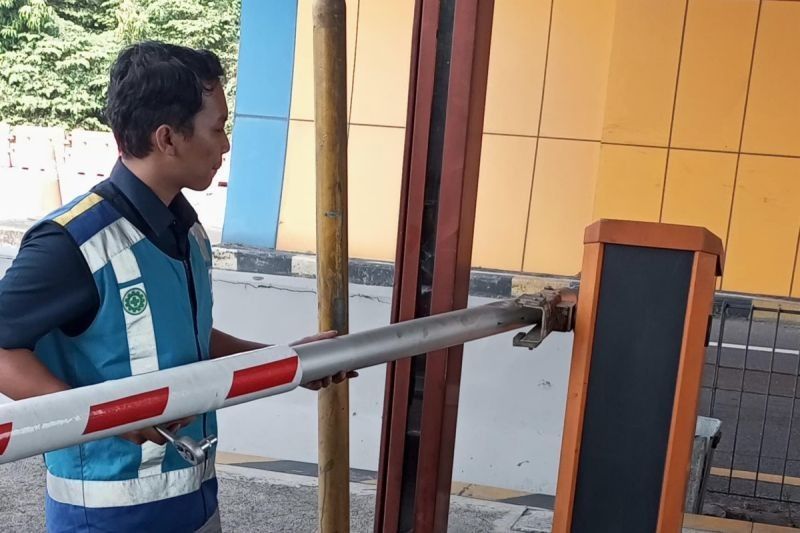 Jasa Marga Polisikan Pengendara yang Rusak Palang Tol Gayamsari