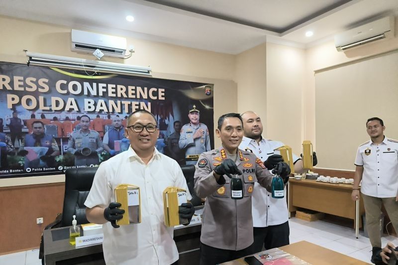 Polda Banten Ungkap Pemalsuan BBM Pertamax di SPBU Ciceri, Dua Tersangka Ditangkap!