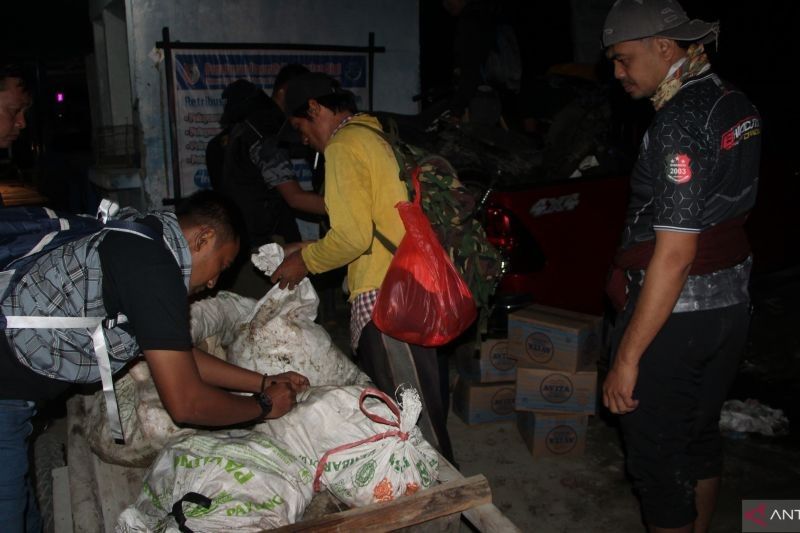 Polres Sigi Ciduk Pelaku Tambang Emas Ilegal di Lindu, 13 Karung Material Disita!