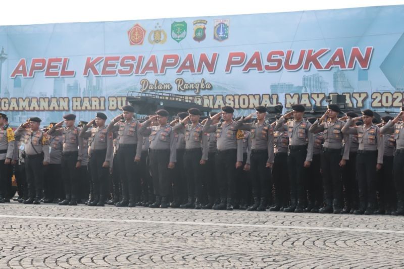 Ribuan Personel Gabungan Amankan Peringatan Hari Buruh Internasional di Monas
