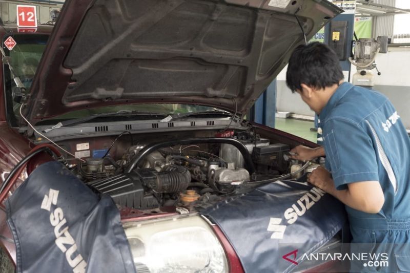 Kiat Awetkan Baterai Mobil Listrik Anda: Hindari Pengisian Cepat dan Banjir