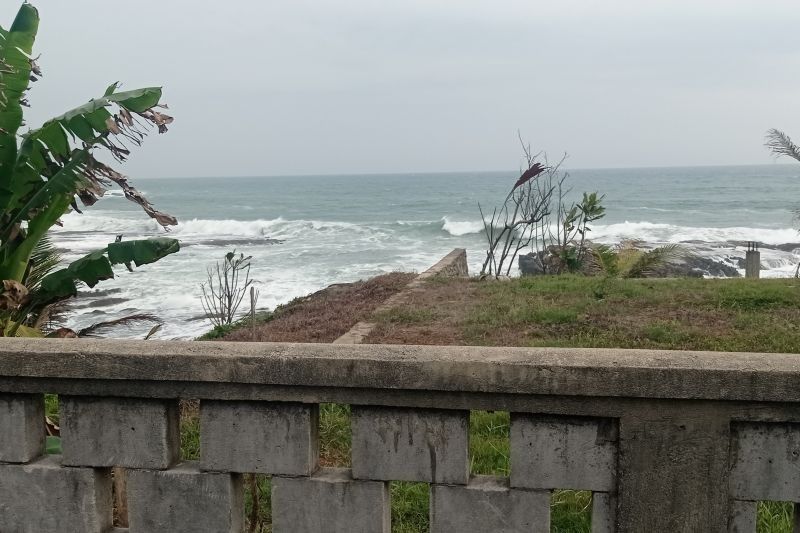 Peringatan Dini BMKG: Tinggi Gelombang Laut Banten Capai 2,5 Meter