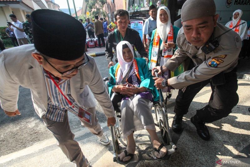 Visa Haji Surabaya Capai 80 Persen, Persiapan Keberangkatan Kloter Pertama Dimatangkan