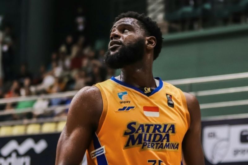Satria Muda Lepas Wendell Lewis di Tengah Musim IBL 2025