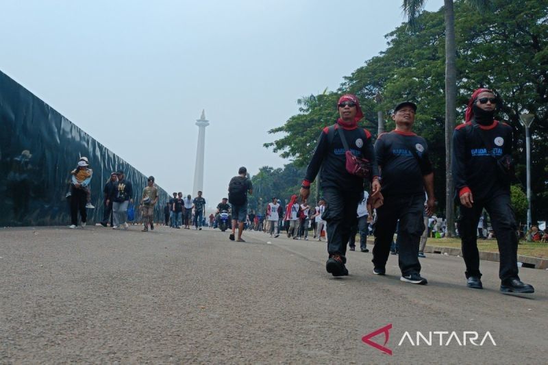 Buruh Mulai Tinggalkan Monas Usai May Day 2025, Aksi Kondusif