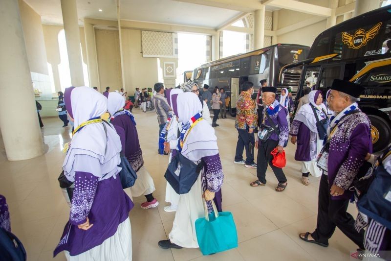 437 Calon Haji Kabupaten Bandung Berangkat ke Tanah Suci via Embarkasi Indramayu