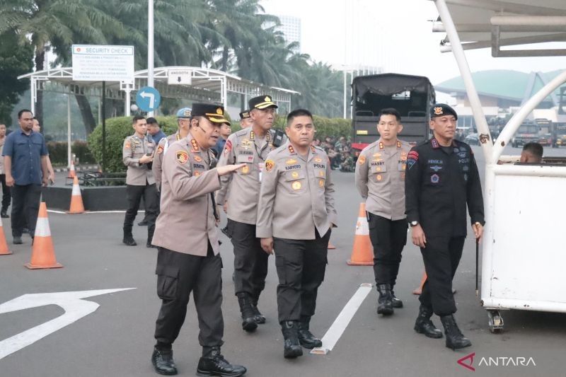 Kapolda Metro Pantau Langsung May Day: Gedung DPR/MPR Aman Terkendali