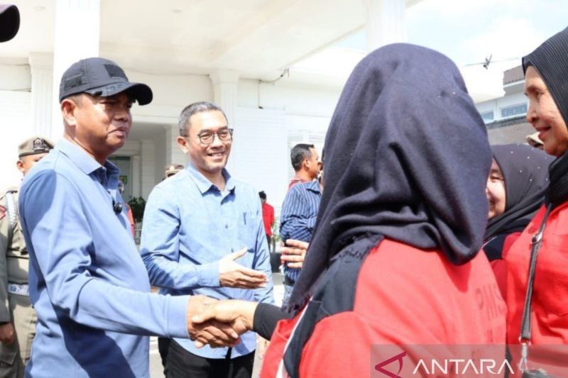 Bupati Sergai Darma Wijaya Komitmen Tindak Lanjuti Keluhan Buruh Soal Upah