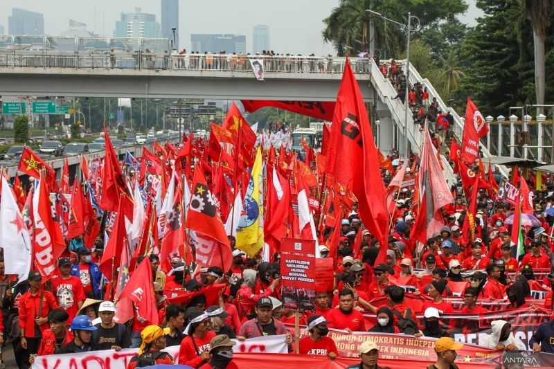 Miris! PHK Ancam Insan Pers di Hari Buruh: Jasa Mereka untuk Bangsa Terlupakan?