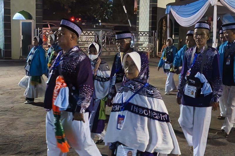 393 Calon Haji Lampung Kloter Pertama Berangkat ke Tanah Suci