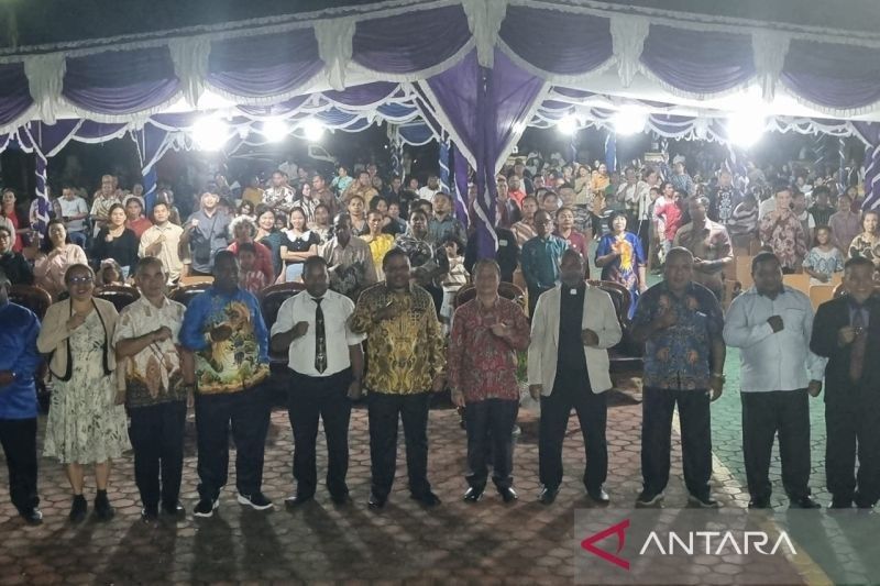 Bupati Manokwari Ajak Umat Kristen Jadi Pembawa Damai