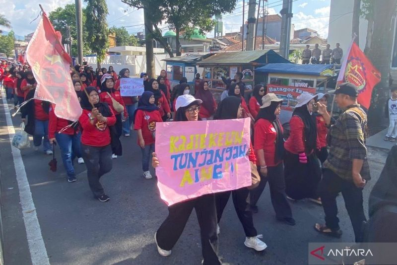 Ribuan Mantan Karyawan PT Danbi Internasional di Garut Menuntut Haknya