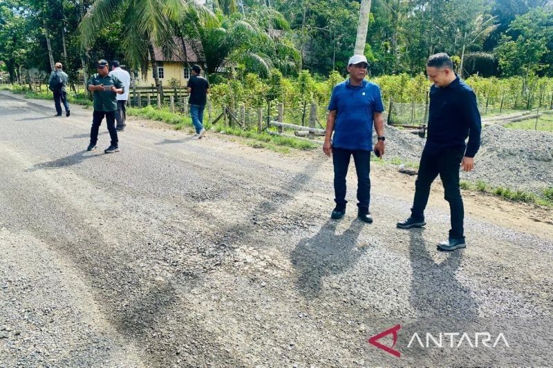 Jalan Rusak Parah di Aceh Barat Akibat Pengangkutan Batu Bara, DPRK Temukan Perbaikan Asal-asalan