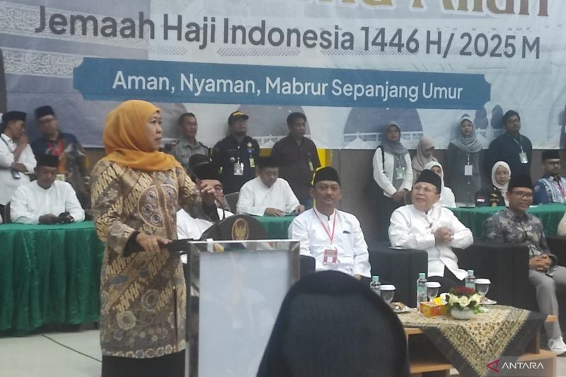 Khofifah Lepas Keberangkatan 1.140 JCH Asal Jatim, Doakan Ibadah Lancar dan Pulang Sehat