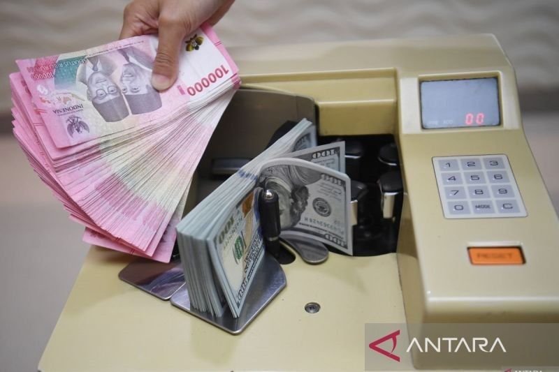 Rupiah Melemah, Tembus Rp16.602 per Dolar AS