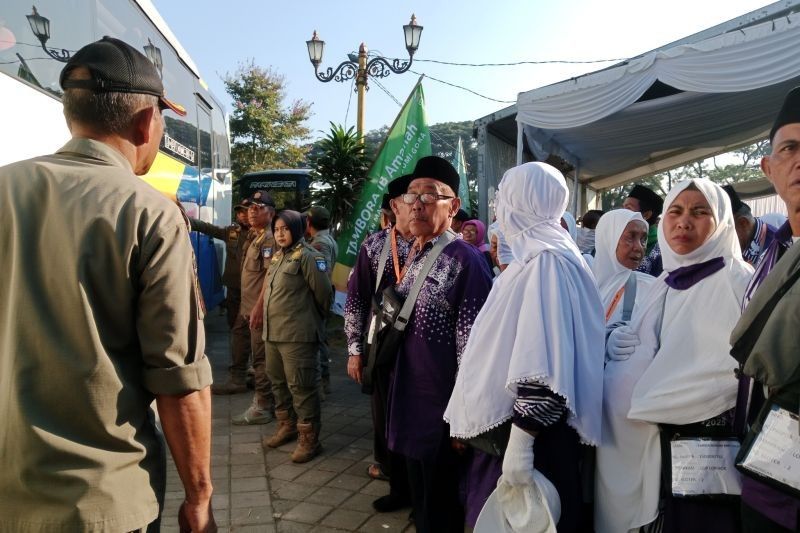 Wabup Lombok Tengah Ingatkan JCH Jaga Kesehatan Selama di Tanah Suci
