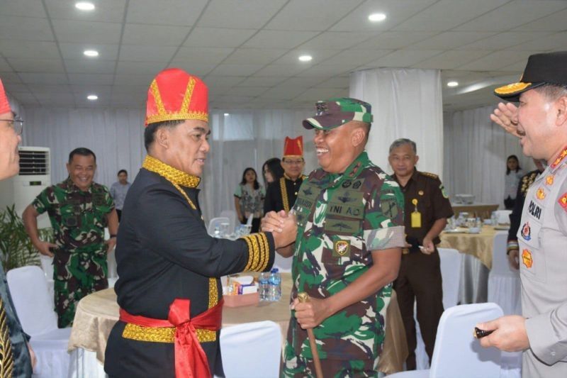 TNI Komitmen Majukan Pendidikan: Pangdam XIII/Merdeka Hadir di Upacara Hardiknas