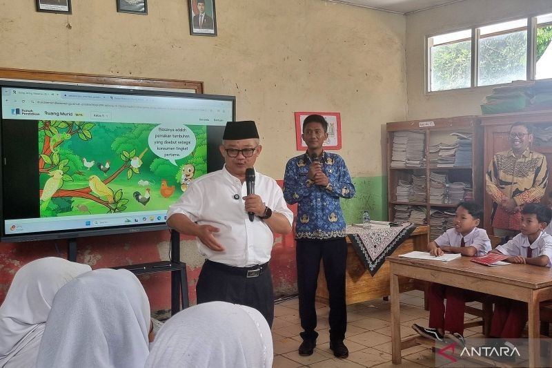 Pemerintah RI Siapkan Bantuan Pendidikan untuk Guru: Rp3 Juta per Semester!