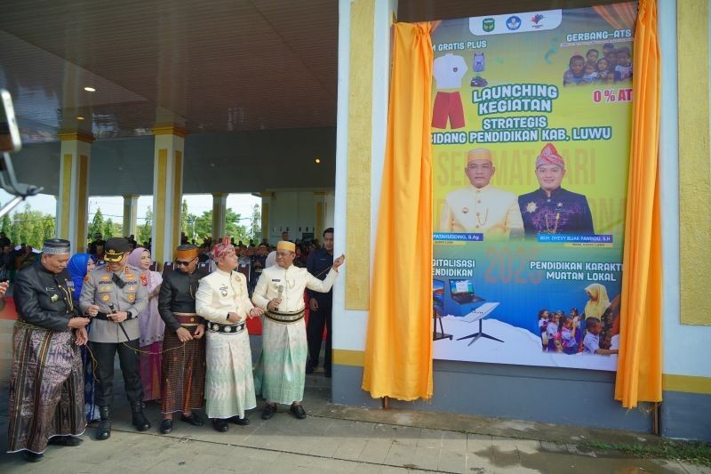 Luwu Luncurkan Program Seragam Gratis Plus dan Inisiatif Pendidikan Lainnya di Hardiknas 2025