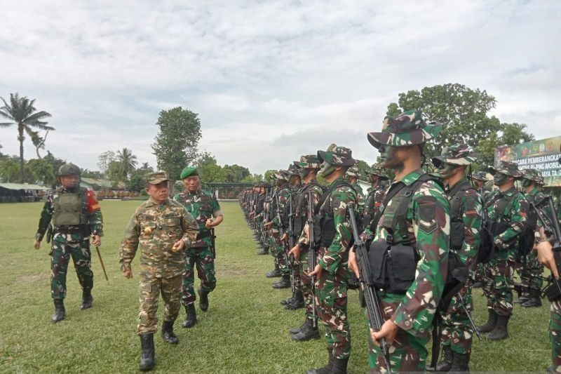 Gubernur Jambi Lepas 450 Prajurit Yonif 142/KJ untuk Tugas Pamtas RI-PNG